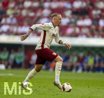 30.08.2026, Fussball Bundesliga 2026/2027, 1.Spieltag, FC Augsburg - FC Schalke 04, in der WWK-Arena Augsburg, Marius Wolf (FC Augsburg) am Ball 