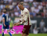 30.08.2026, Fussball Bundesliga 2026/2027, 1.Spieltag, FC Augsburg - FC Schalke 04, in der WWK-Arena Augsburg, Marius Wolf (FC Augsburg) unzufrieden.