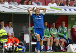 30.08.2026, Fussball Bundesliga 2026/2027, 1.Spieltag, FC Augsburg - FC Schalke 04, in der WWK-Arena Augsburg, Timo Becker (FC Schalke 04) bei seinem weiten Einwurf.