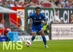30.08.2026, Fussball Bundesliga 2026/2027, 1.Spieltag, FC Augsburg - FC Schalke 04, in der WWK-Arena Augsburg, Junior Adamu (Schalke 04) am Ball  