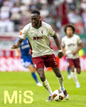 30.08.2026, Fussball Bundesliga 2026/2027, 1.Spieltag, FC Augsburg - FC Schalke 04, in der WWK-Arena Augsburg, Iris Chrislain Aurel Matisma (FC Augsburg) am Ball 