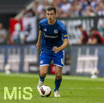 30.08.2026, Fussball Bundesliga 2026/2027, 1.Spieltag, FC Augsburg - FC Schalke 04, in der WWK-Arena Augsburg, Ron Schallenberg (FC Schalke 04) am Ball 