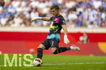 30.08.2026, Fussball Bundesliga 2026/2027, 1.Spieltag, FC Augsburg - FC Schalke 04, in der WWK-Arena Augsburg, Torwart Finn Dahmen (FC Augsburg) Schuss
