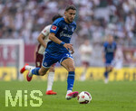 30.08.2026, Fussball Bundesliga 2026/2027, 1.Spieltag, FC Augsburg - FC Schalke 04, in der WWK-Arena Augsburg, Adil Aouchiche (FC Schalke 04) am Ball 