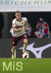 30.08.2026, Fussball Bundesliga 2026/2027, 1.Spieltag, FC Augsburg - FC Schalke 04, in der WWK-Arena Augsburg, Anton Kade (FC Augsburg) am Ball 