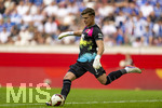 30.08.2026, Fussball Bundesliga 2026/2027, 1.Spieltag, FC Augsburg - FC Schalke 04, in der WWK-Arena Augsburg, Torwart Finn Dahmen (FC Augsburg) Schuss