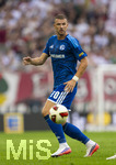 30.08.2026, Fussball Bundesliga 2026/2027, 1.Spieltag, FC Augsburg - FC Schalke 04, in der WWK-Arena Augsburg, Edin Dzeko (Schalke 04) am Ball 