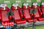 30.08.2026, Fussball Bundesliga 2026/2027, 1.Spieltag, FC Augsburg - FC Schalke 04, in der WWK-Arena Augsburg, Computer-Tablets an der Trainerbank der Schalker.