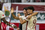 30.08.2026, Fussball Bundesliga 2026/2027, 1.Spieltag, FC Augsburg - FC Schalke 04, in der WWK-Arena Augsburg, Torjubel v.li: Young-woo Seol (FC Augsburg), Rodrigo Ribeiro (FC Augsburg),  