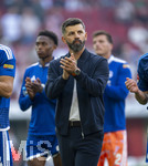 30.08.2026, Fussball Bundesliga 2026/2027, 1.Spieltag, FC Augsburg - FC Schalke 04, in der WWK-Arena Augsburg, Nach dem Spiel, Trainer Miron Muslic (FC Schalke 04) nachdenklich 