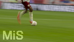 30.08.2026, Fussball Bundesliga 2026/2027, 1.Spieltag, FC Augsburg - FC Schalke 04, in der WWK-Arena Augsburg,  Spieler am Ball Detail