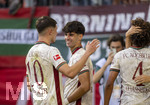 30.08.2026, Fussball Bundesliga 2026/2027, 1.Spieltag, FC Augsburg - FC Schalke 04, in der WWK-Arena Augsburg, Torjubel v.li: Jeffrey Gouweleeuw (FC Augsburg), Rodrigo Ribeiro (FC Augsburg), Mert Kömür (FC Augsburg), 