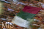 30.08.2026, Fussball Bundesliga 2026/2027, 1.Spieltag, FC Augsburg - FC Schalke 04, in der WWK-Arena Augsburg, FCA-Flagge weht im Fanblock.