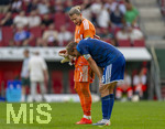 30.08.2026, Fussball Bundesliga 2026/2027, 1.Spieltag, FC Augsburg - FC Schalke 04, in der WWK-Arena Augsburg, Nach dem Spiel, Torwart Loris Karius (FC Schalke 04), Timo Becker (FC Schalke 04) nachdenklich 