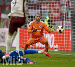 30.08.2026, Fussball Bundesliga 2026/2027, 1.Spieltag, FC Augsburg - FC Schalke 04, in der WWK-Arena Augsburg, Torschuss Rodrigo Ribeiro (FC Augsburg) gegen Torwart Loris Karius (FC Schalke 04) zum 3:0  
