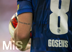 30.08.2026, Fussball Bundesliga 2026/2027, 1.Spieltag, FC Augsburg - FC Schalke 04, in der WWK-Arena Augsburg, Robin Gosens (FC Schalke 04) beim Einwurf. Auf seinem Arm steht TRÄUMEN LOHNT SICH tätowiert. 
