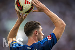 30.08.2026, Fussball Bundesliga 2026/2027, 1.Spieltag, FC Augsburg - FC Schalke 04, in der WWK-Arena Augsburg, Robin Gosens (FC Schalke 04) beim Einwurf. 