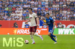 30.08.2026, Fussball Bundesliga 2026/2027, 1.Spieltag, FC Augsburg - FC Schalke 04, in der WWK-Arena Augsburg, v.li: Michael Gregoritsch (FC Augsburg) gegen Ron Schallenberg (FC Schalke 04) 