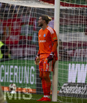 30.08.2026, Fussball Bundesliga 2026/2027, 1.Spieltag, FC Augsburg - FC Schalke 04, in der WWK-Arena Augsburg, Torwart Loris Karius (FC Schalke 04) im Gegenlicht.