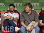 30.08.2026, Fussball Bundesliga 2026/2027, 1.Spieltag, FC Augsburg - FC Schalke 04, in der WWK-Arena Augsburg, v.li: Trainer Miron Muslic (FC Schalke 04), Sportdirektor Youri Mulder (FC Schalke 04, Direktor Profifussball), 