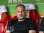 30.08.2026, Fussball Bundesliga 2026/2027, 1.Spieltag, FC Augsburg - FC Schalke 04, in der WWK-Arena Augsburg, Trainer Manuel Baum (FC Augsburg) nachdenklich  