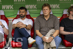 30.08.2026, Fussball Bundesliga 2026/2027, 1.Spieltag, FC Augsburg - FC Schalke 04, in der WWK-Arena Augsburg, v.li: Trainer Miron Muslic (FC Schalke 04), Sportdirektor Youri Mulder (FC Schalke 04, Direktor Profifussball), 