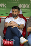 30.08.2026, Fussball Bundesliga 2026/2027, 1.Spieltag, FC Augsburg - FC Schalke 04, in der WWK-Arena Augsburg, Trainer Miron Muslic (FC Schalke 04) nachdenklich 