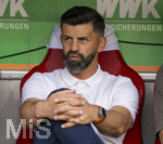30.08.2026, Fussball Bundesliga 2026/2027, 1.Spieltag, FC Augsburg - FC Schalke 04, in der WWK-Arena Augsburg, Trainer Miron Muslic (FC Schalke 04) nachdenklich 