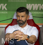 30.08.2026, Fussball Bundesliga 2026/2027, 1.Spieltag, FC Augsburg - FC Schalke 04, in der WWK-Arena Augsburg, Trainer Miron Muslic (FC Schalke 04) nachdenklich 