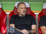 30.08.2026, Fussball Bundesliga 2026/2027, 1.Spieltag, FC Augsburg - FC Schalke 04, in der WWK-Arena Augsburg, Trainer Manuel Baum (FC Augsburg) nachdenklich  