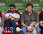 30.08.2026, Fussball Bundesliga 2026/2027, 1.Spieltag, FC Augsburg - FC Schalke 04, in der WWK-Arena Augsburg, v.li: Trainer Miron Muslic (FC Schalke 04), Sportdirektor Youri Mulder (FC Schalke 04, Direktor Profifussball), 