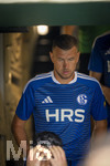 30.08.2026, Fussball Bundesliga 2026/2027, 1.Spieltag, FC Augsburg - FC Schalke 04, in der WWK-Arena Augsburg, Edin Dzeko (Schalke 04) vor dem Spiel.
