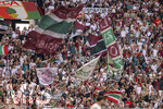 30.08.2026, Fussball Bundesliga 2026/2027, 1.Spieltag, FC Augsburg - FC Schalke 04, in der WWK-Arena Augsburg, Fans FCA schwenken ihre Flaggen