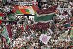 30.08.2026, Fussball Bundesliga 2026/2027, 1.Spieltag, FC Augsburg - FC Schalke 04, in der WWK-Arena Augsburg, Fans FCA schwenken ihre Flaggen