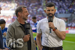 30.08.2026, Fussball Bundesliga 2026/2027, 1.Spieltag, FC Augsburg - FC Schalke 04, in der WWK-Arena Augsburg, v.li: Markus Weinzierl beim DAZN-Interview mit Trainer Miron Muslic (FC Schalke 04) 
