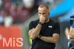 30.08.2026, Fussball Bundesliga 2026/2027, 1.Spieltag, FC Augsburg - FC Schalke 04, in der WWK-Arena Augsburg, Trainer Manuel Baum (FC Augsburg) nachdenklich 