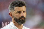 30.08.2026, Fussball Bundesliga 2026/2027, 1.Spieltag, FC Augsburg - FC Schalke 04, in der WWK-Arena Augsburg, Trainer Miron Muslic (FC Schalke 04) nachdenklich  
