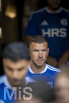 30.08.2026, Fussball Bundesliga 2026/2027, 1.Spieltag, FC Augsburg - FC Schalke 04, in der WWK-Arena Augsburg, Edin Dzeko (Schalke 04) vor dem Spiel.