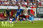 30.08.2026, Fussball Bundesliga 2026/2027, 1.Spieltag, FC Augsburg - FC Schalke 04, in der WWK-Arena Augsburg,  v.li: Junior Adamu (Schalke 04) gegen Calvin Brackelmann (FC Augsburg) 