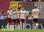 30.08.2026, Fussball Bundesliga 2026/2027, 1.Spieltag, FC Augsburg - FC Schalke 04, in der WWK-Arena Augsburg, Torjubel, Marius Wolf (FC Augsburg), Fabian Rieder (FC Augsburg), Anton Kade (FC Augsburg), Mert Kömür (FC Augsburg), 