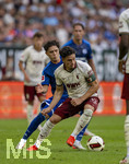 30.08.2026, Fussball Bundesliga 2026/2027, 1.Spieltag, FC Augsburg - FC Schalke 04, in der WWK-Arena Augsburg, Soufiane El-Faouzi (FC Schalke 04) gegen Fabian Rieder (FC Augsburg) 