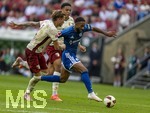30.08.2026, Fussball Bundesliga 2026/2027, 1.Spieltag, FC Augsburg - FC Schalke 04, in der WWK-Arena Augsburg, v.li: Calvin Brackelmann (FC Augsburg), Moussa Sylla (FC Schalke 04), 
