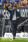 30.08.2026, Fussball Bundesliga 2026/2027, 1.Spieltag, FC Augsburg - FC Schalke 04, in der WWK-Arena Augsburg, Trainer Miron Muslic (FC Schalke 04) in Rage an der Seitenlinie. 