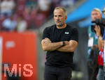 30.08.2026, Fussball Bundesliga 2026/2027, 1.Spieltag, FC Augsburg - FC Schalke 04, in der WWK-Arena Augsburg, Trainer Manuel Baum (FC Augsburg) nachdenklich 