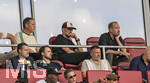 30.08.2026, Fussball Bundesliga 2026/2027, 1.Spieltag, FC Augsburg - FC Schalke 04, in der WWK-Arena Augsburg, Bundestrainer Jürgen Klopp (mitte, Deutschland) zu Gast auf der Tribüne bei Geschäftsführer Michael Ströll (FC Augsburg), li: Co-Trainer Peter Krawietz (Deutschland)  