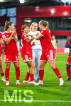 31.08.2026, München, Deutschland. Google Pixel Frauen-Bundesliga: FC Bayern München Frauen gegen 1. FSV Mainz 05 Frauen am FC Bayern Campus. Erstes Heimspiel des FC Bayern München in der Saison 2026/27. Momoko Tanikawa (FC Bayern Frauen), Magdalena Eriksson (FC Bayern Frauen)
