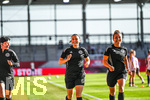 31.08.2026, München, Deutschland. Google Pixel Frauen-Bundesliga: FC Bayern München Frauen gegen 1. FSV Mainz 05 Frauen am FC Bayern Campus. Erstes Heimspiel des FC Bayern München in der Saison 2026/27. Das Schiedsrichter-Team wärmt sich vor dem Spiel auf.