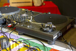 04.09.2026,  Mindelheim im Unterallgäu, ein Discjockey hat seine Plattenspieler aufgebaut.