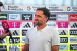 06.09.2026, München, Deutschland. Google Pixel Frauen-Bundesliga: FC Bayern München Frauen gegen SC Freiburg Frauen am FC Bayern Campus. Jose Barcala (Cheftrainer, FC Bayern Frauen) im Interview