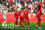 06.09.2026, München, Deutschland. Google Pixel Frauen-Bundesliga: FC Bayern München Frauen gegen SC Freiburg Frauen am FC Bayern Campus. Momoko Tanikawa (FC Bayern Frauen) und Giulia Gwinn (FC Bayern Frauen) jubeln.